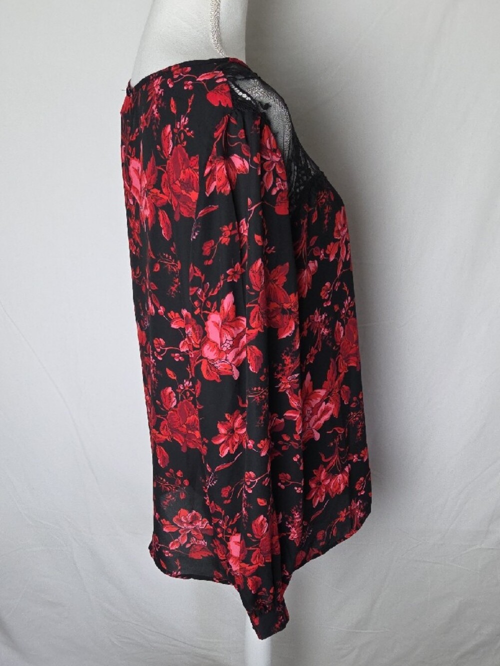 NWT Carmen Marc Valvo Women's Black Lace Blouse Red Floral Print Whimsigoth Lg - Picture 4 of 7